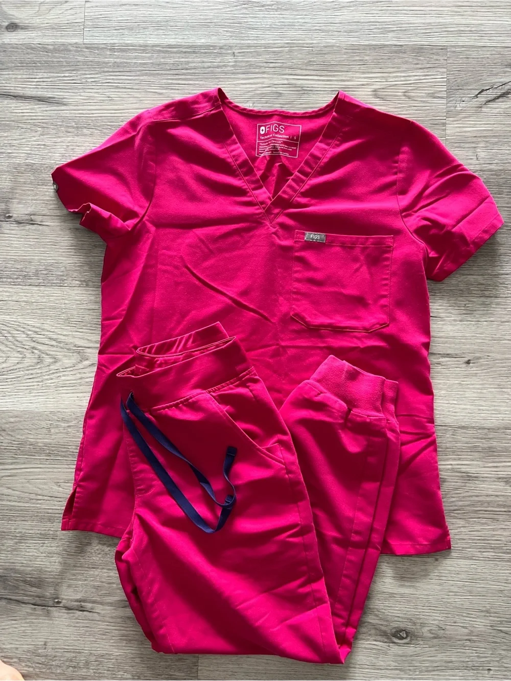 FIGS Pink Scrub Set Catarina Top S | Zamora Jogger Pants XS Petite FIONx Medical